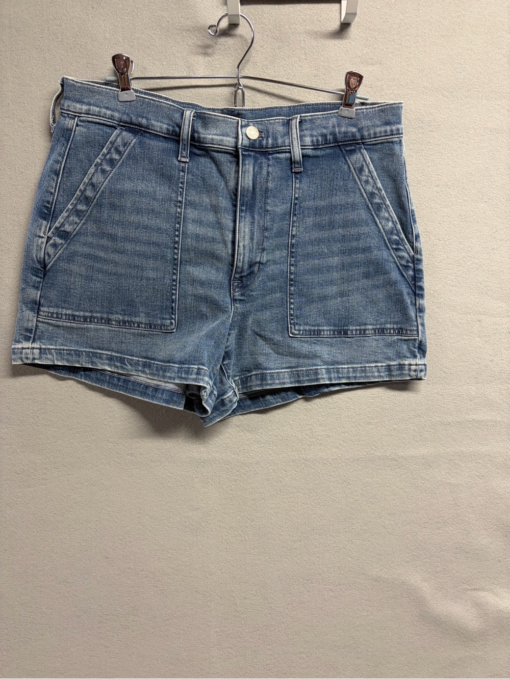 J Crew Women’s Light Blue 3” Denim Shorts - Casual Patch Pocket Style Sz 31